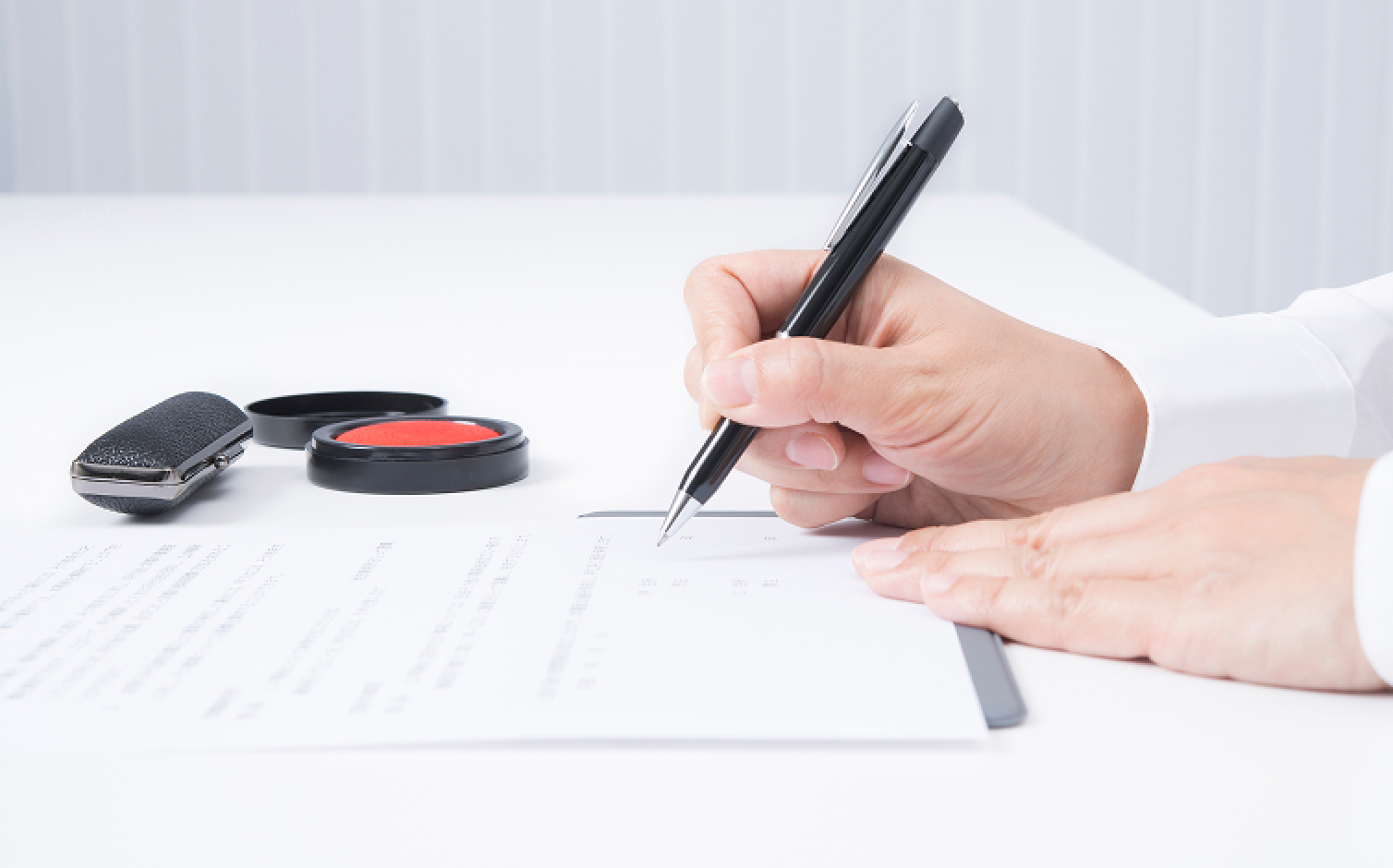 握手をする写真